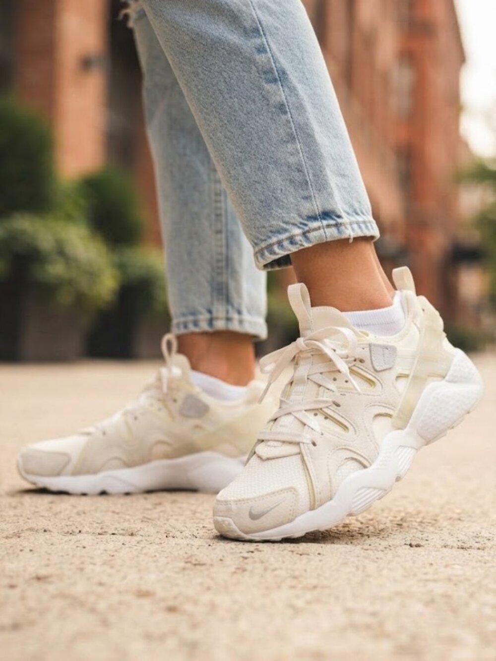 Nike Air Huarache White Cream Off-White Neutral Women’s Sneakers Size 7